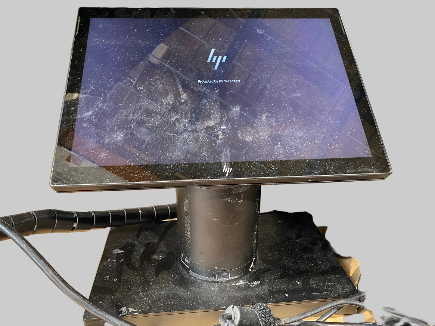 HP Engage Go Mobile System – 13.5" Touchscreen POS Tablet with Docking Station